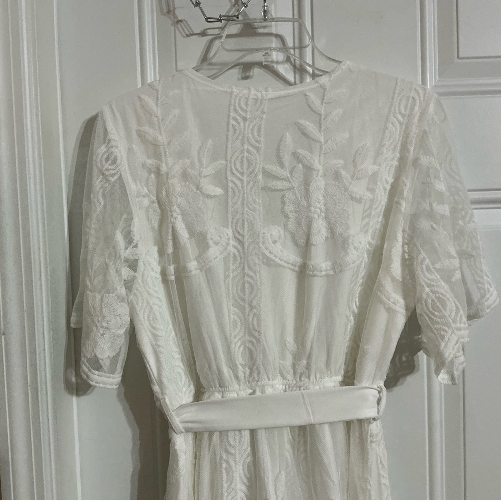 Elegant White Lace Dress - Picture 7 of 11